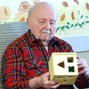 Resident of Vermont memory care facility works on puzzle